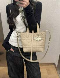 Picture of Dior Handbags _SKUfw238913982fw